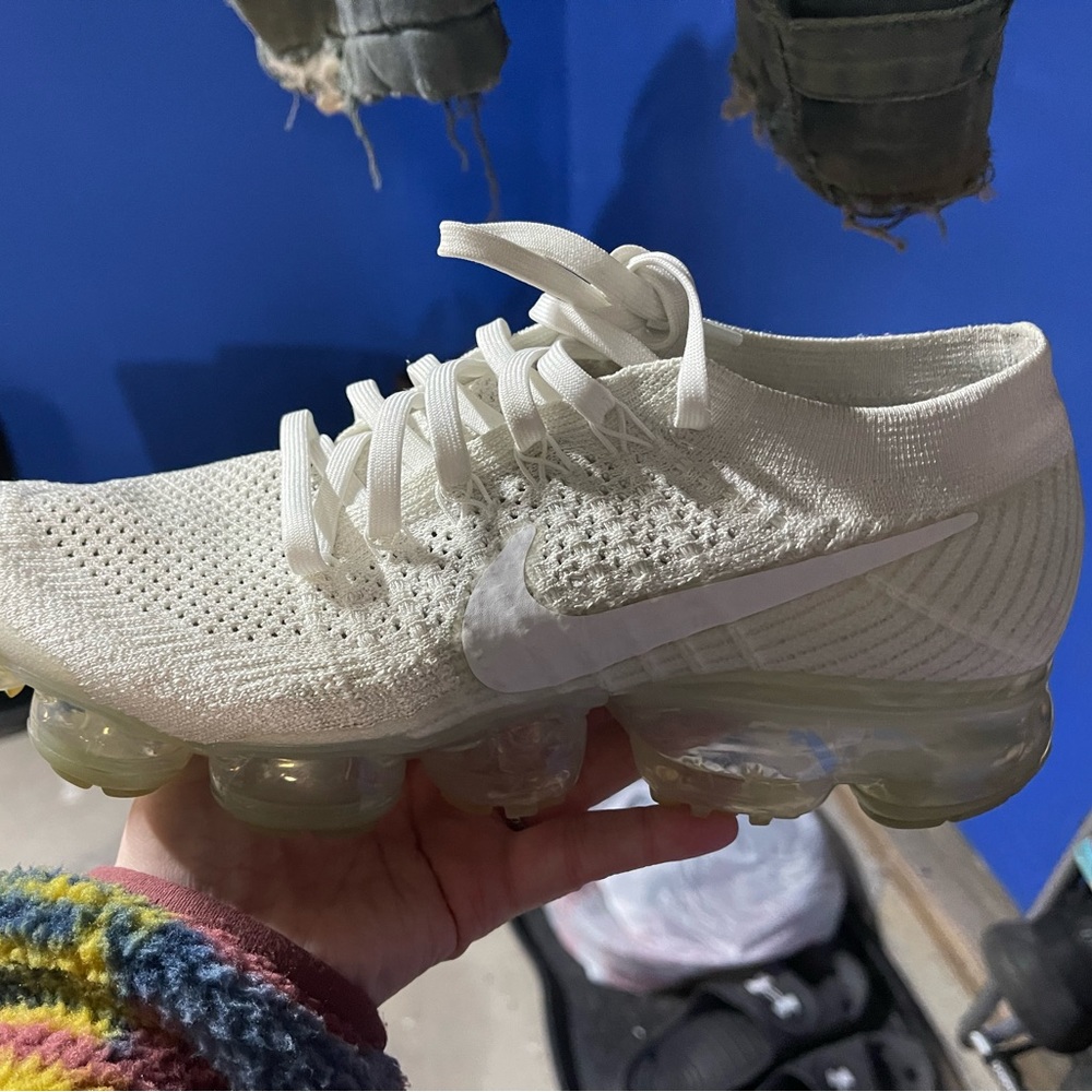 Nike womens vapor max size 9 - clean condition